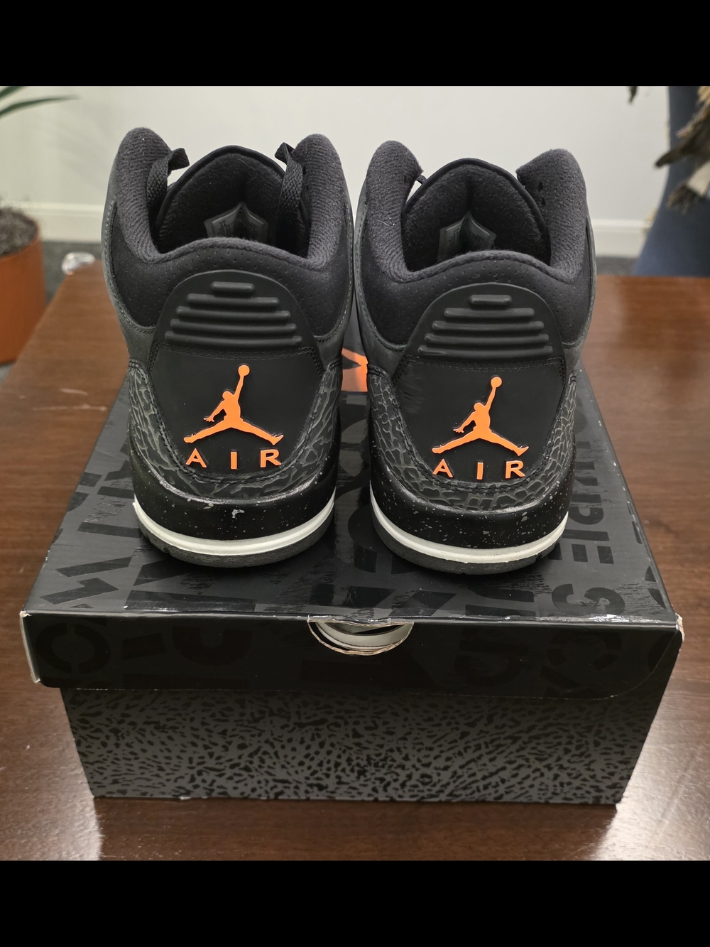 AIR JORDAN 3 RETRO - NIGHT STADIUM/TOTAL ORANGE Size 11 - Picture 4 of 8